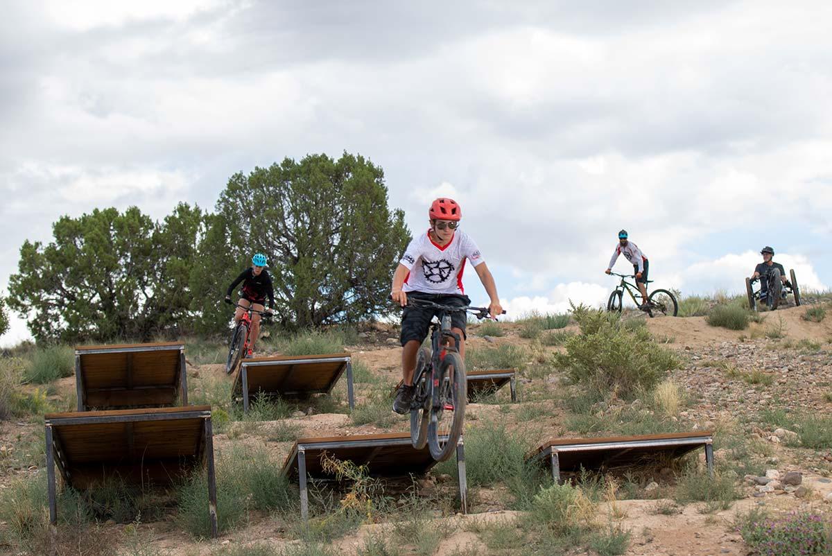 Male riding his mountain bike at the 火博体育 Bike Park.